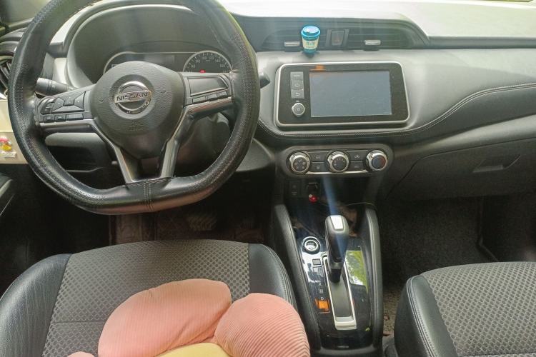 Used Nissan Kicks 2017 1.5L CVT Smart Drive Edition Center Console