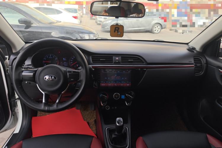 Used Kia KX Cross 2017 1.4L MT GLS Center Console