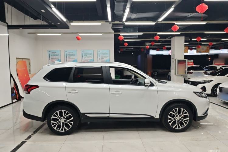 Used Mitsubishi Outlander 2018 2.0L Two-Wheel Drive Glory Edition 5 Seats