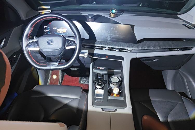 Used CHANGAN CS75 PLUS 2022 2nd Generation 1.5T Automatic Prestige Version Center Console