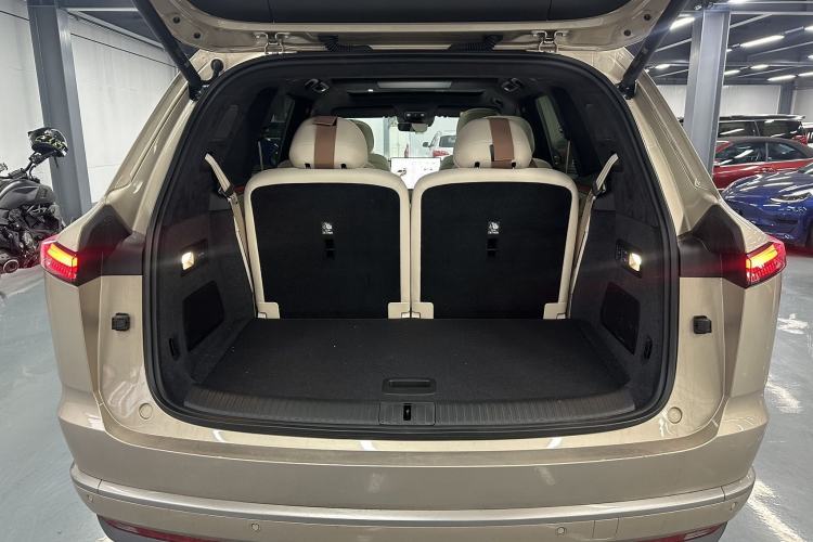 Used ONVO Luxeed L90 2025 Model—Max Six-Seater Version
