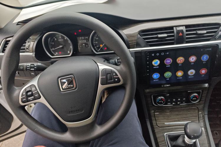 Used Zotye T600 2015 1.5T Manual Luxury Model Center Console
