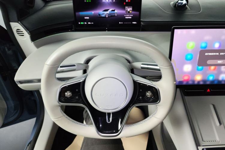 Used Hima Luxeed S7 2025 705 km Pro