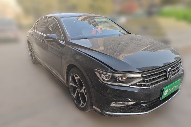 Used Volkswagen Magotan 2023 2 Million Units Limited Edition 330TSI DSG Leading Version Front Right 45 Deg