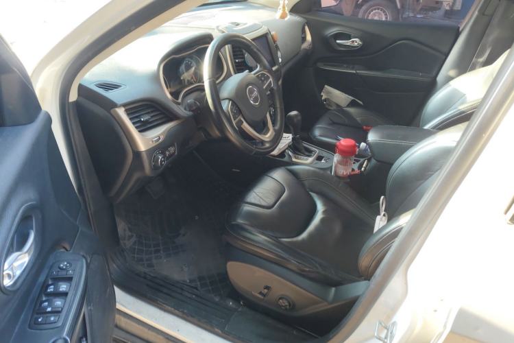 Used Jeep Cherokee 2016 2.0L Superior Edition