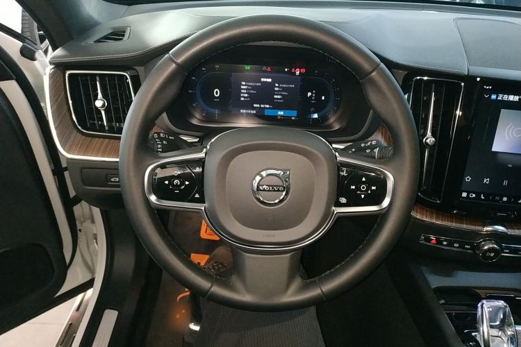 Used Volvo XC60 2023 B5 4x4 Smart Luxury Edition
