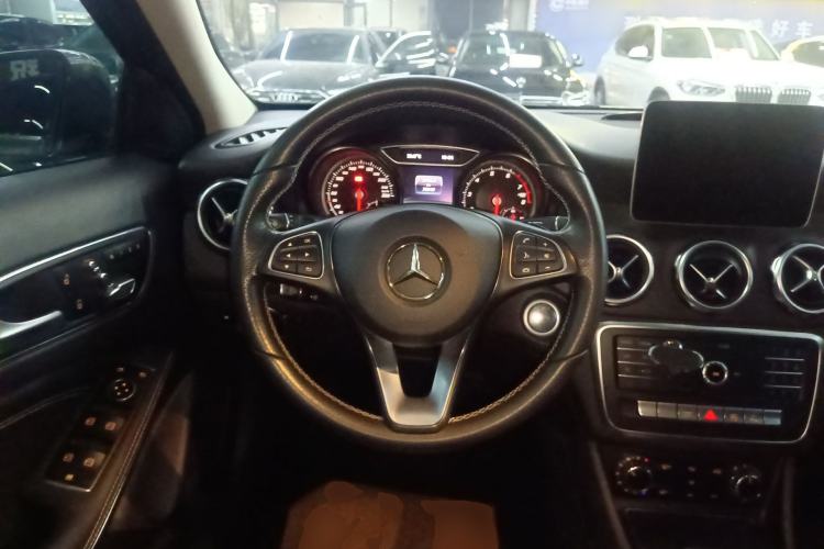 Used Mercedes-Benz GLA 2018 GLA 200 Sport Edition Steering Wheel