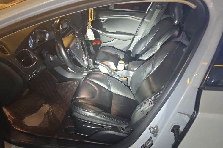 Used Volvo V40 2015 1.6T Zhiyi Edition