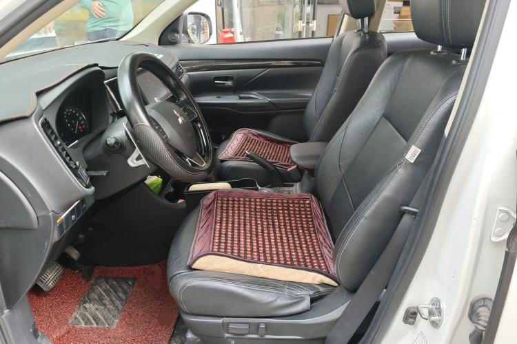 Used Mitsubishi Outlander 2016 2.4L 4x4 Luxury Edition 7-Seater Left Front Seat