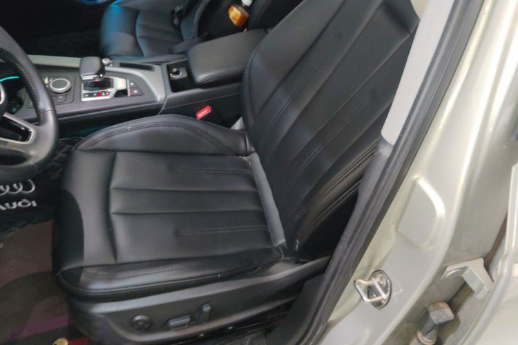 Used Audi A4L 2019 40 TFSI Ambition China VI Left Front Seat