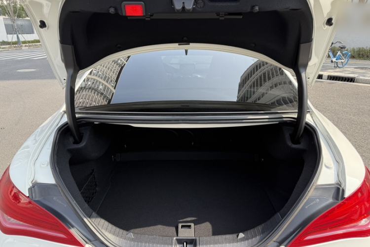 Used Mercedes-Benz CLA 2014 CLA 260 4MATIC Interior 3