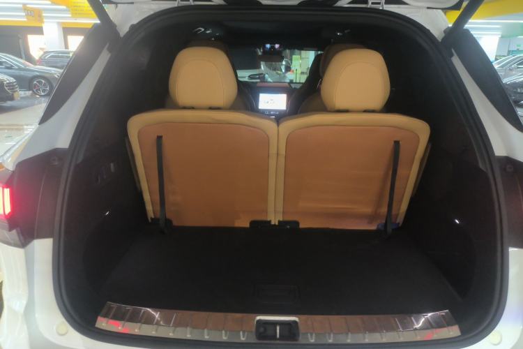 Used Lynk & Co 09 2021 2.0T Halo Six-Seater
