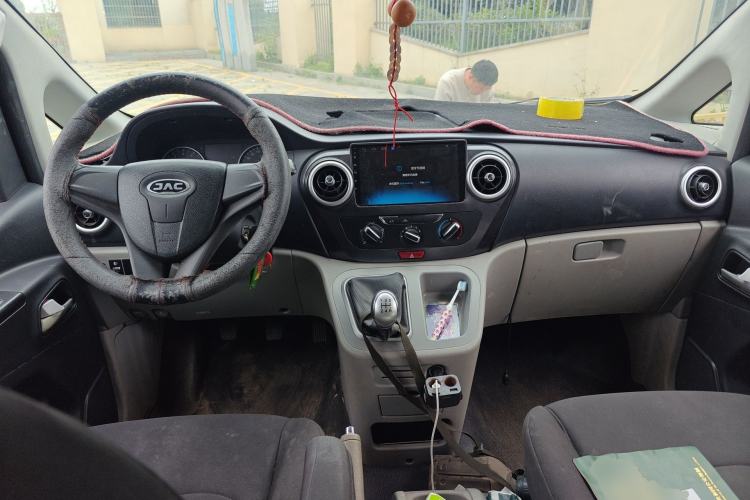 Used JAC Refine M3 2019 PLUS Maker Edition 1.8L Luxury Model Center Console