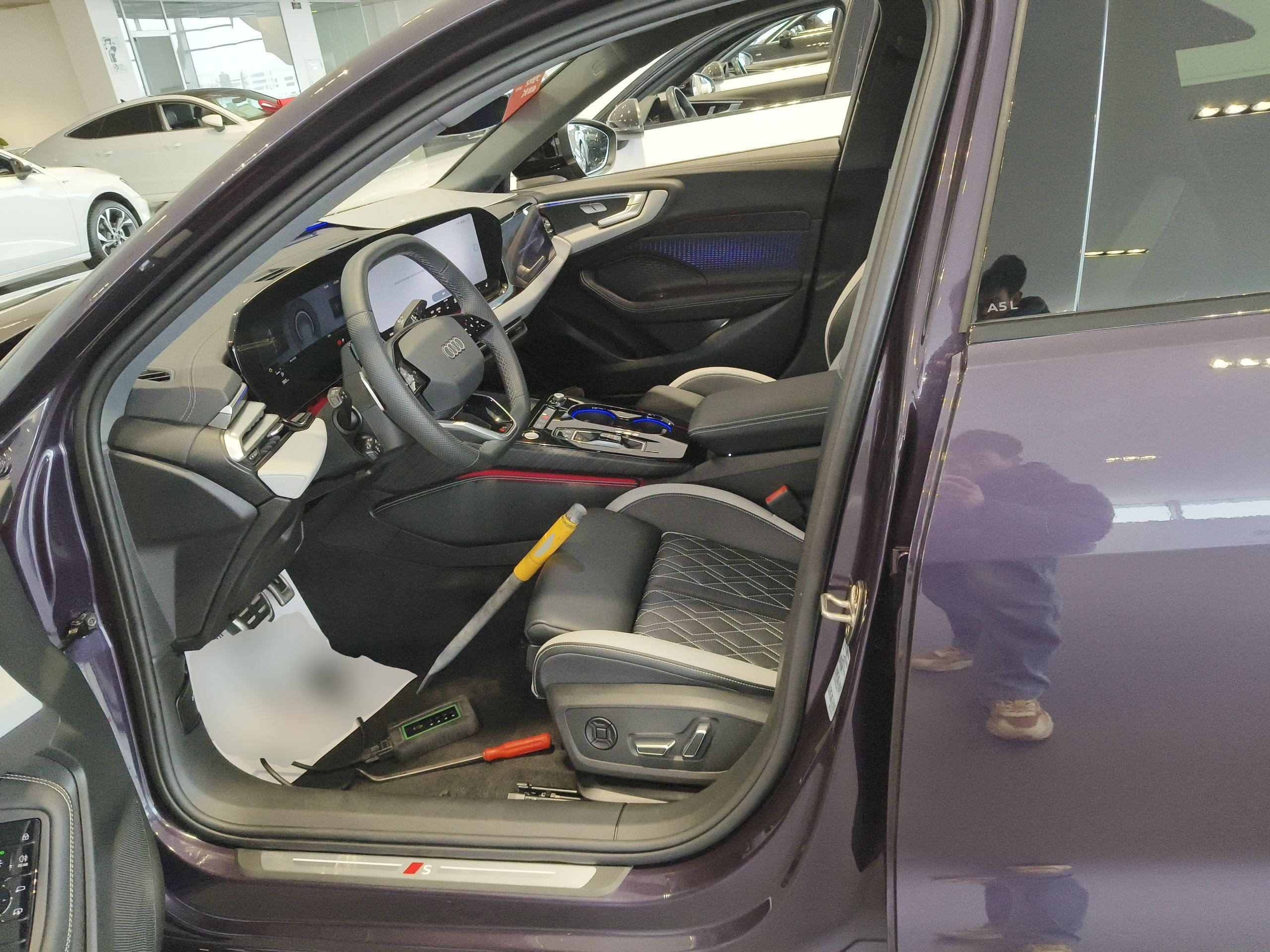 المقاعد الأمامية داخل السيارة