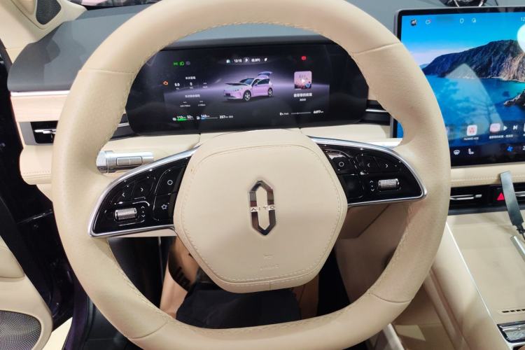 Used Hima AITO M5 2025 Extended-Range Ultra All-Wheel-Drive Version Steering Wheel