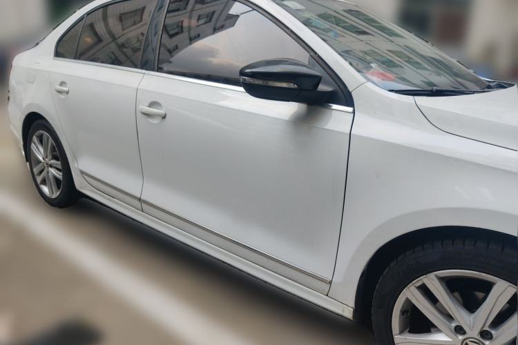 Used Volkswagen Sagitar 2018 280TSI DSG Comfort Model Front Right 45 Deg