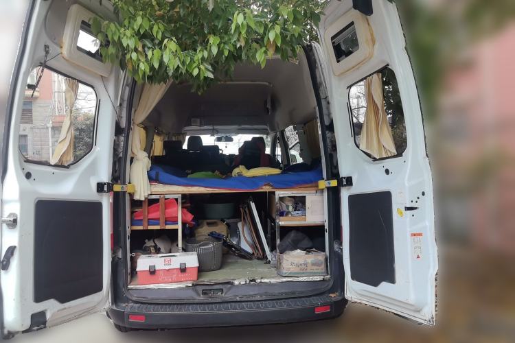 Used Ford Transit 2017 2.0T Diesel Multi-Purpose Commercial Vehicle Mid-Drive Mid-Roof China IV Standard