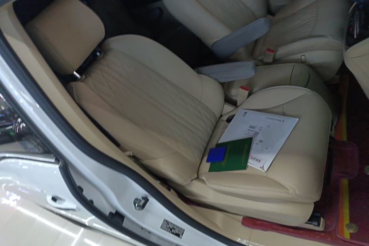 Used Buick GL8 2023 Facelifted Land Cruiser Executive Luxury Version
