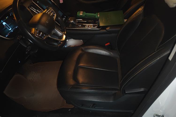 Used Roewe i6 MAX 2020 300TGI Automatic Supreme Edition with Cool Sunroof and Advanced Driving Features Left Front Seat