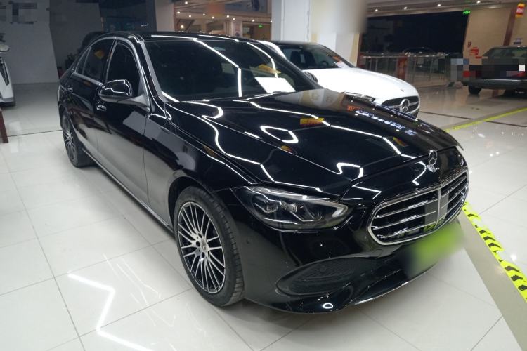 Used Mercedes-Benz C-Class 2022 Facelift C 260 L Front Right 45 Deg