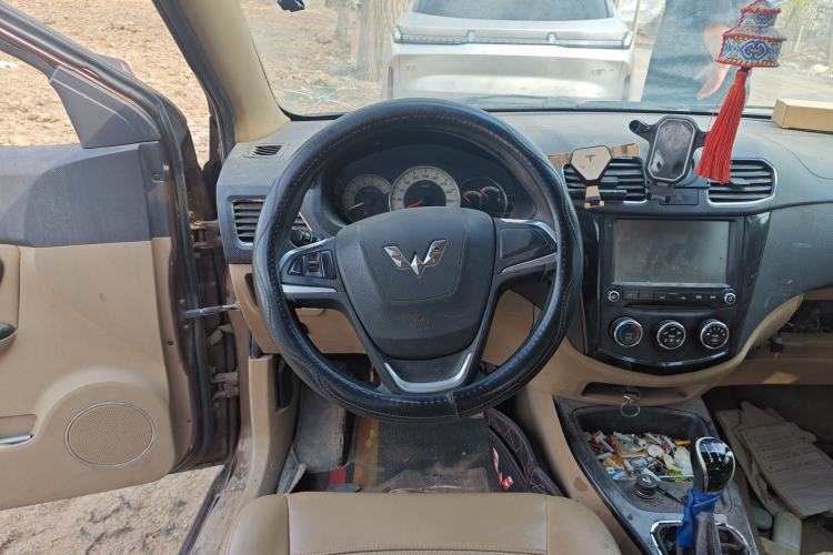 Used Wuling Hongguang 2014 1.5L S Luxury Model
