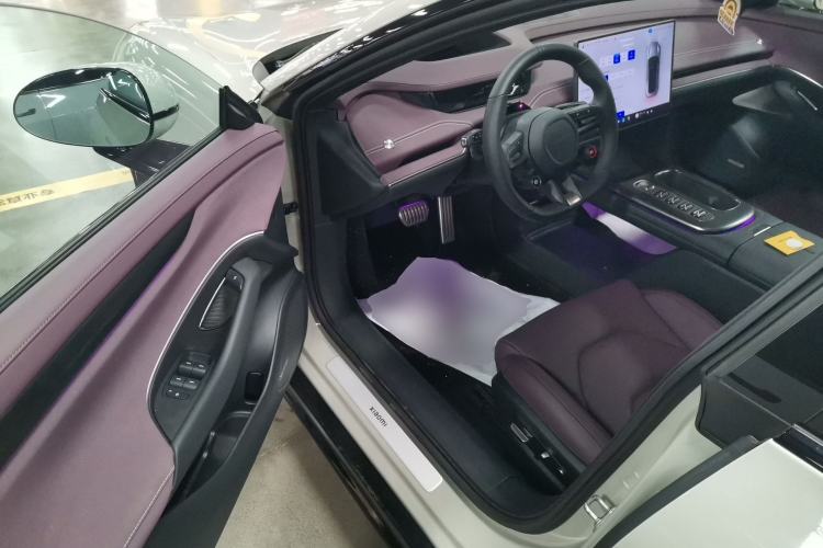 Used Xiaomi Auto SU7 2024 Four-Wheel Drive Ultra-Long Range Advanced Intelligent Driving Max Edition
