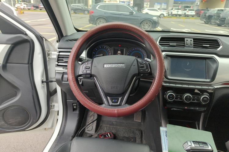 Used Haval H2 2018 Chuanxiang Edition Blue Badge 1.5T Dual-Clutch Two-Wheel Drive Fashionable Model