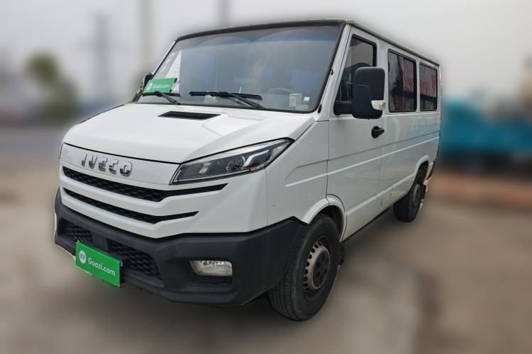Used Iveco Daily 2023 2.5T A35M1 Short Wheelbase Low-Roof Single-Tire Side-Sliding Door 5-9 Seater