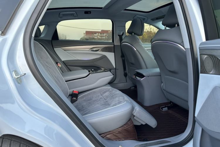 Used VOYAH PASSION 2023 Four-Wheel Drive Standard Edition
