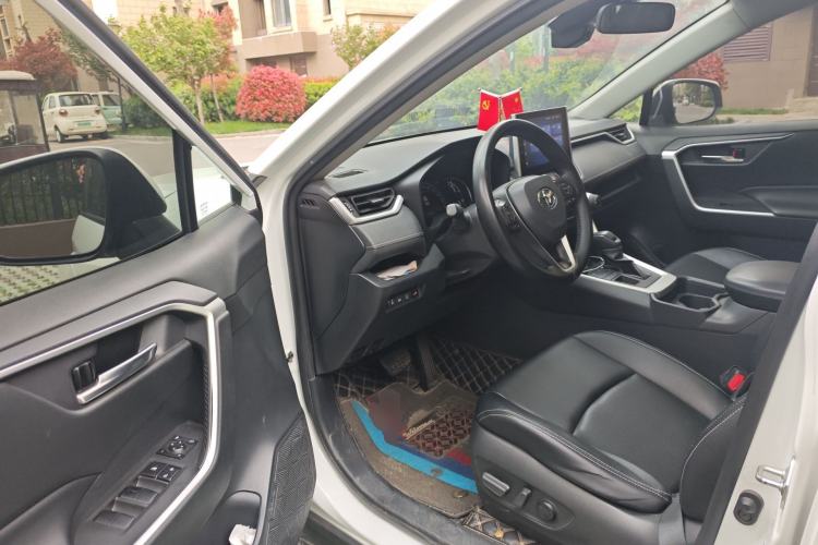 Used Toyota RAV4 2021 2.0L CVT 4x4 Trend Edition Driver Seat