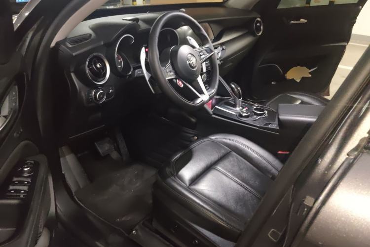 Used Alfa Romeo Stelvio 2017 2.0T 200HP Luxury Edition Driver Seat