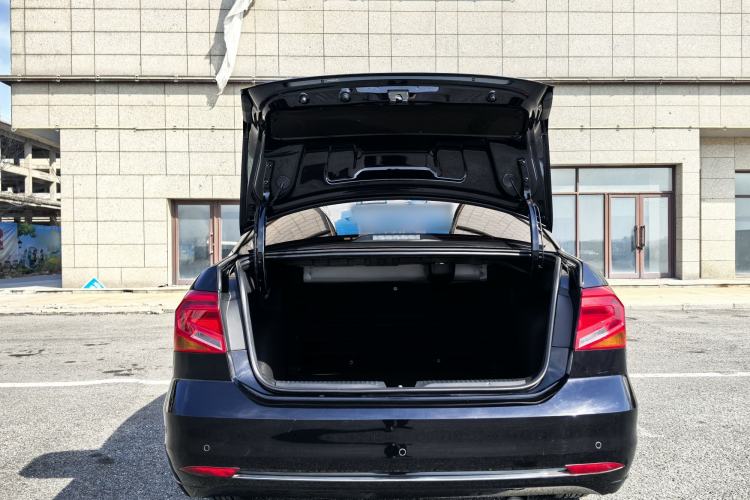 Used Volkswagen Jetta 2019 Dream Edition 1.5L Manual Fashion Version Trunk