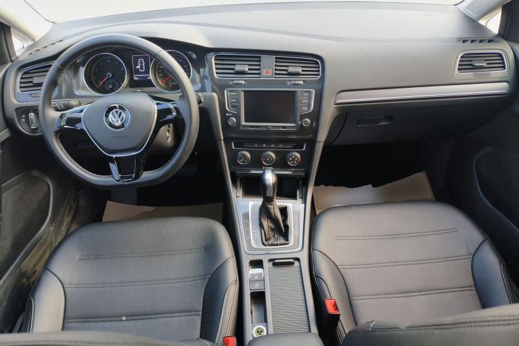 Used Volkswagen Golf 2017 1.6L Automatic Comfort Million-Vehicle Anniversary Edition Center Console