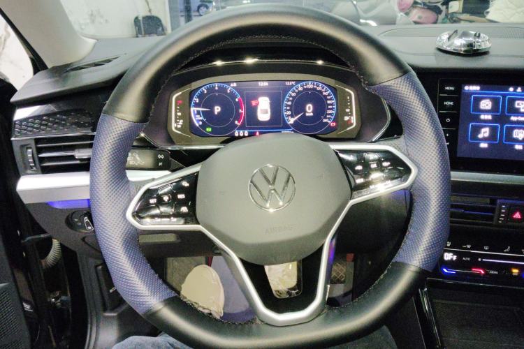 Used Volkswagen Passat 2024 380TSI Dragon Glory Edition Steering Wheel