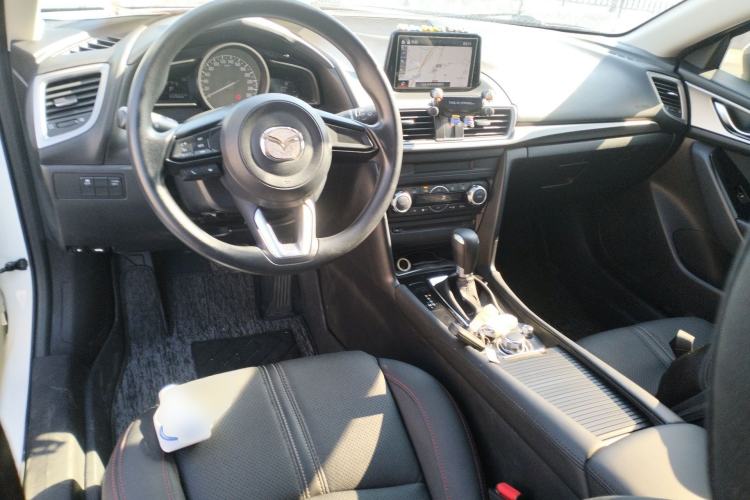Used Mazda 3 Axela 2017 Hatchback 1.5L Automatic Luxury Model Emission Standard China V Center Console