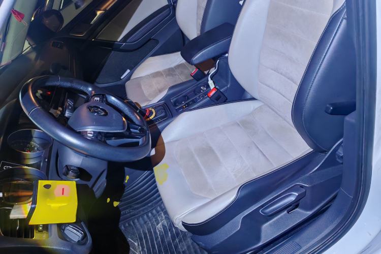 Used Volkswagen Golf 2017 230TSI Automatic Luxury Million-Vehicle Commemorative Edition Left Front Seat