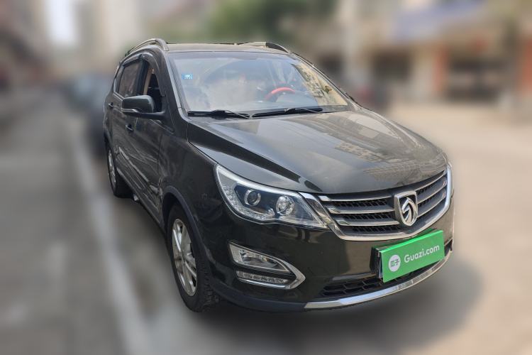 Used Baojun 560 2015 1.8L manual Comfort trim level
