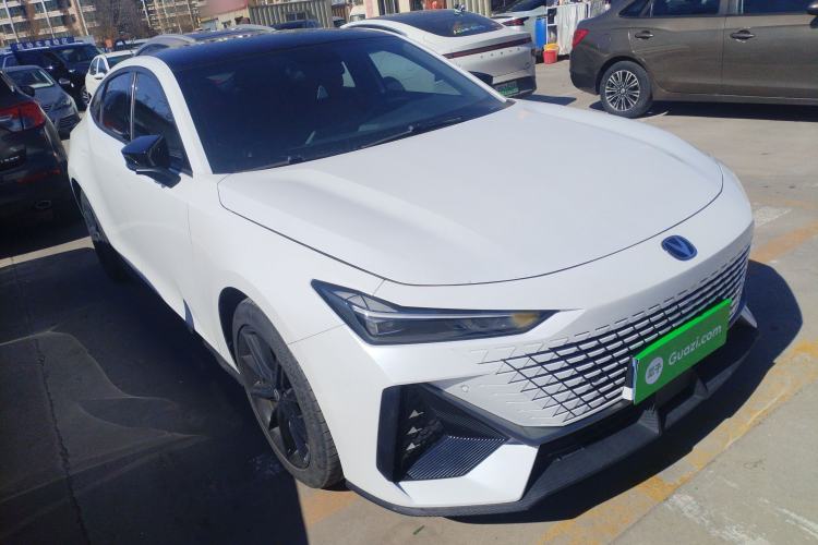 Used CHANGAN UNI-V 2022 1.5T Prestige Version Front Right 45 Deg