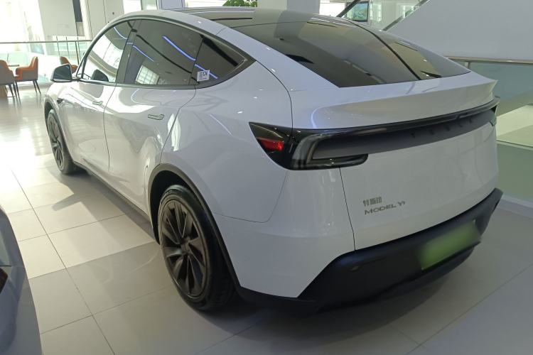 Used Tesla Model Y 2025 Long-Range All-Wheel-Drive Version