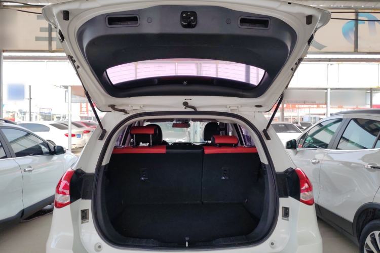 Used Haval H2 2018 Blue-Label 1.5T Dual-Clutch Two-Wheel-Drive Luxury Model Trunk