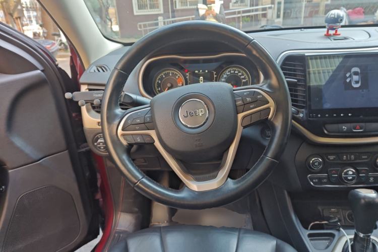 Used Jeep Cherokee 2016 2.4L Leading Edition
