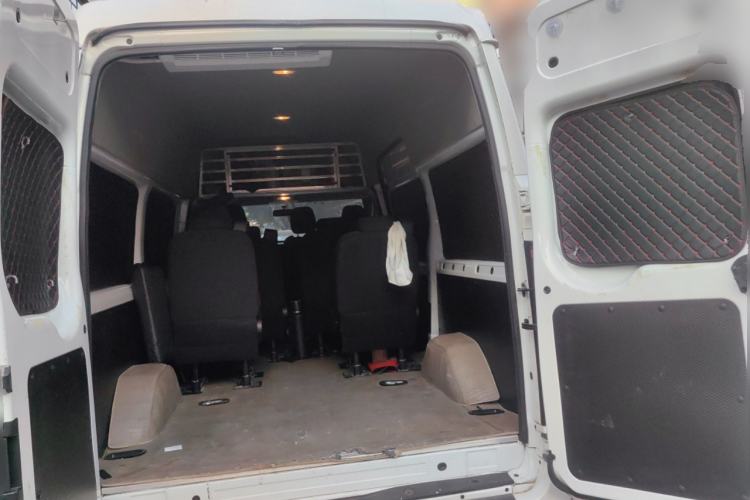 Used JMC Fushun 2023 2.0T Automatic Mid-Range Mid-Roof Commercial Multi-Purpose 7-Seater Passenger Vehicle
