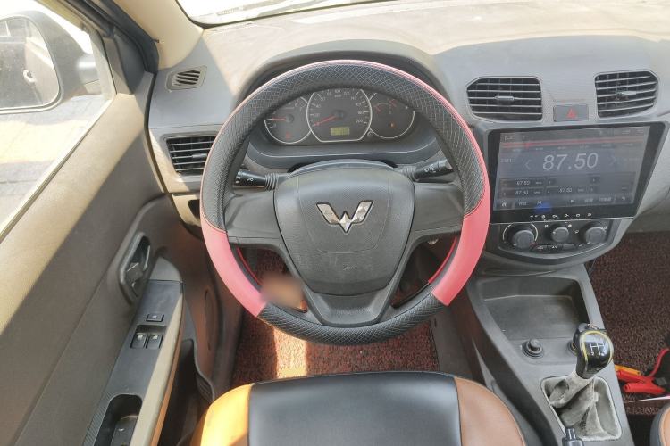Used Wuling Hongguang 2015 1.5L S Basic Version China V Standard Steering Wheel