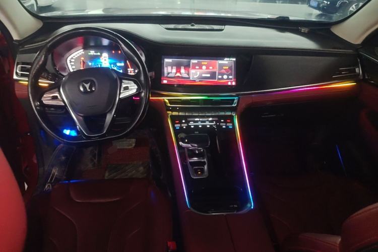 Used CHANGAN CS85 COUPE 2019 2.0T Automatic Luxury Edition China VI Standard Center Console