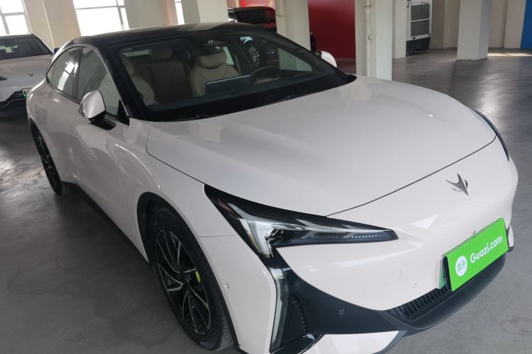 Used ARCFOX Alpha S5 2024 708MAX 200kW Front Right 45 Deg