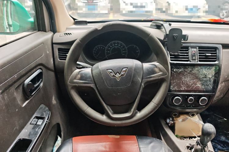 Used Wuling Rongguang V 2016 1.5L Standard Version Steering Wheel