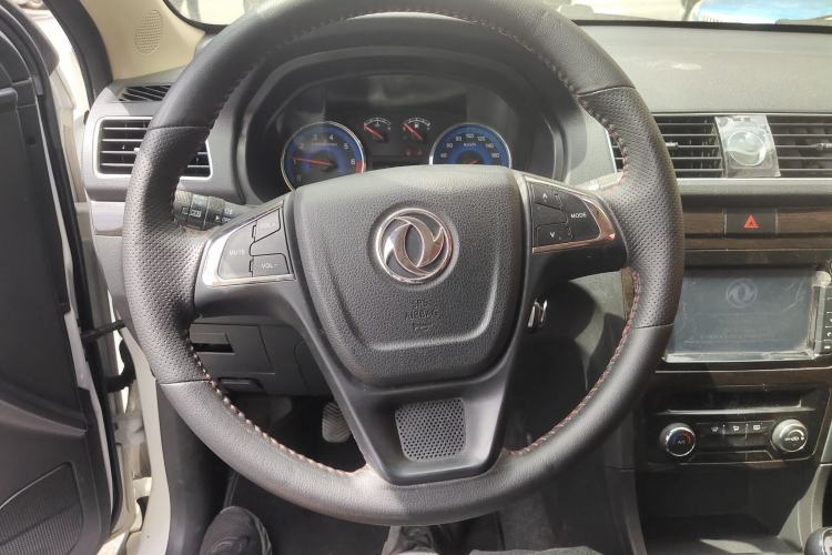 Used Dongfeng Fengon 370 2016 1.5L Manual Luxury Version SFG15-05 7 Seats Steering Wheel