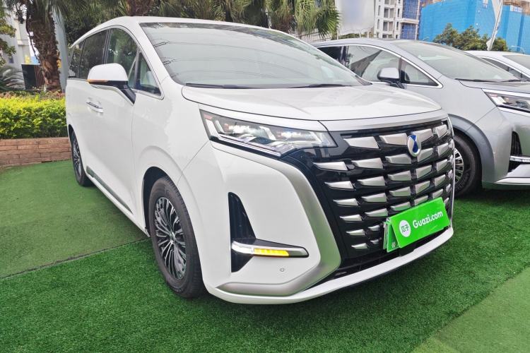 Used Denza D9 2022 DM-i 1040 Prestige Model