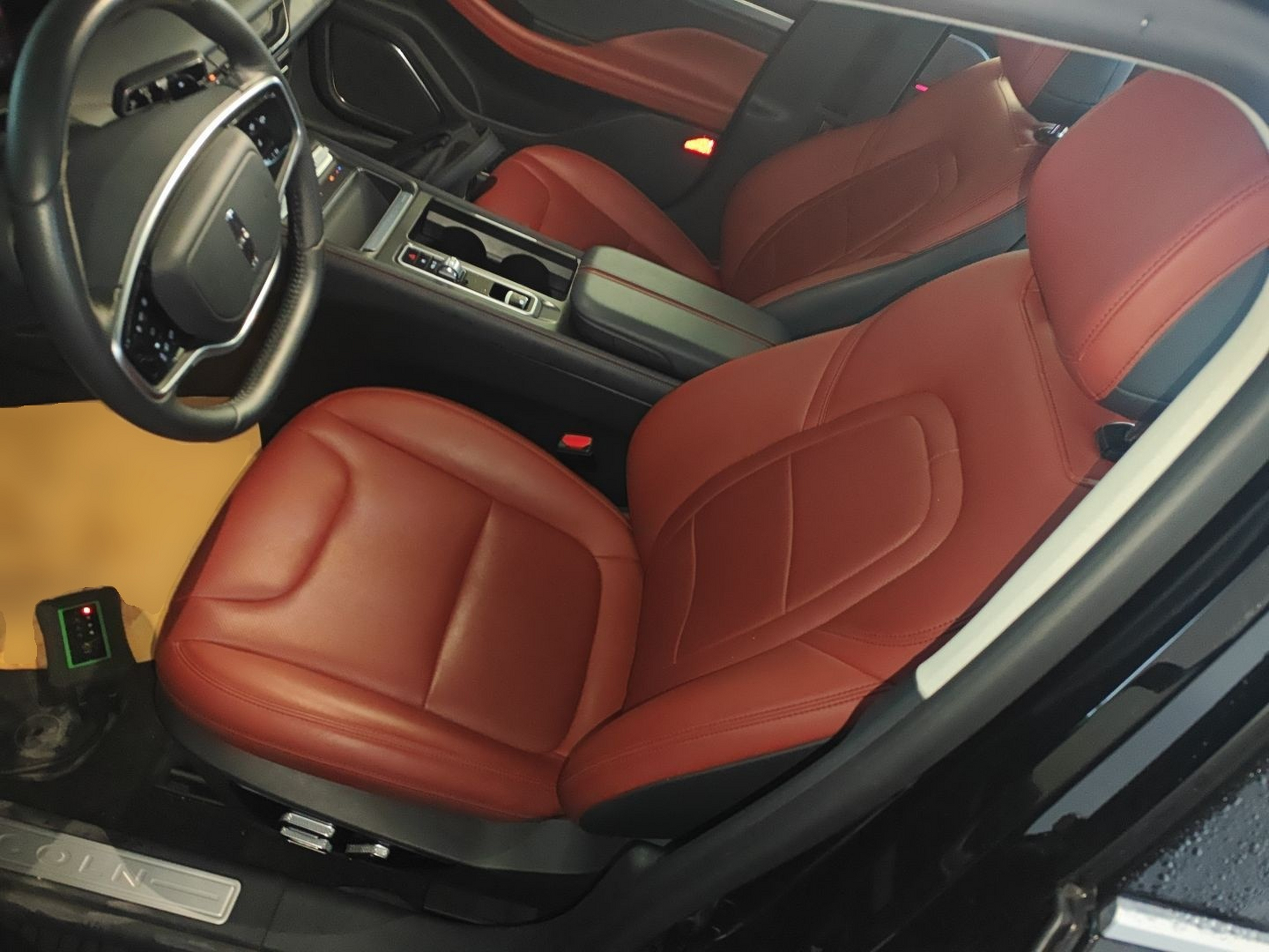 Переднее сиденье в автомобиле