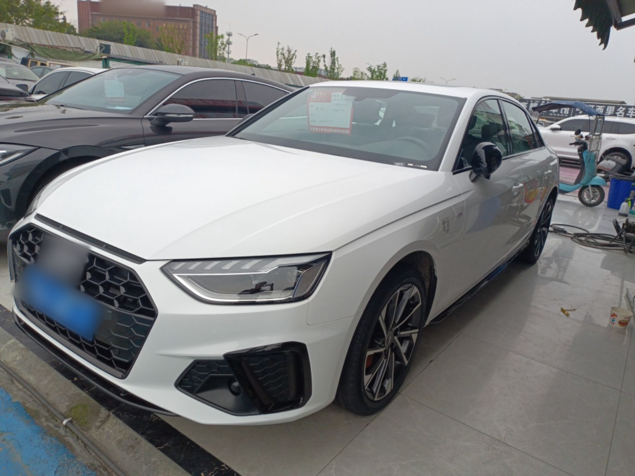 Под передней частью автомобиля